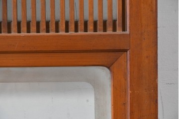アンティーク建具　昭和初期　腰板欅(ケヤキ)材　裏ガラス付き　細やかな縦格子が美しい格子戸2枚セット　(R-086050)
