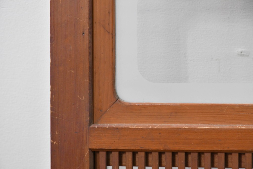 アンティーク建具　昭和初期　腰板欅(ケヤキ)材　裏ガラス付き　細やかな縦格子が美しい格子戸2枚セット　(R-086050)