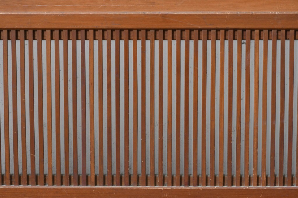 アンティーク建具　昭和初期　腰板欅(ケヤキ)材　裏ガラス付き　細やかな縦格子が美しい格子戸2枚セット　(R-086050)