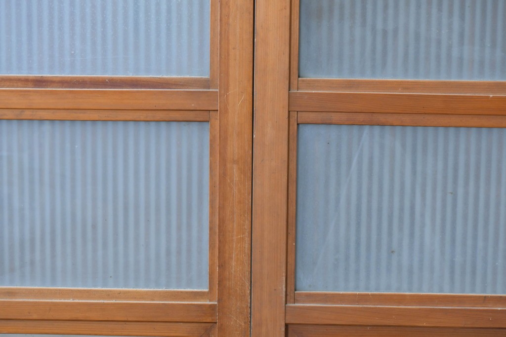 アンティーク建具　昭和初期　腰板欅(ケヤキ)材　裏ガラス付き　細やかな縦格子が美しい格子戸2枚セット　(R-086050)