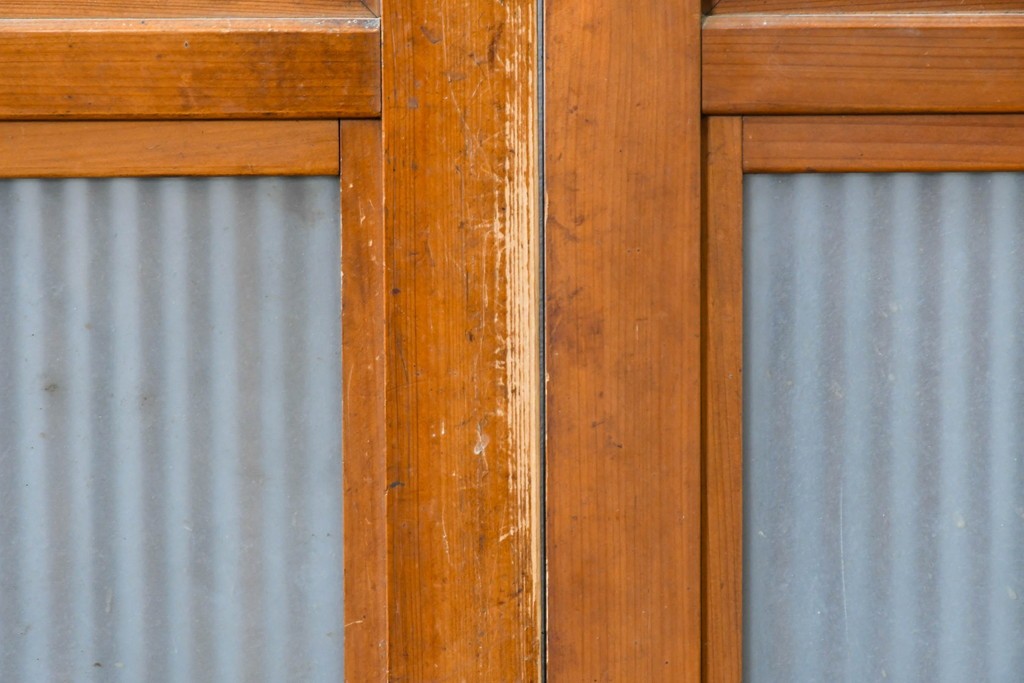 アンティーク建具　昭和初期　腰板欅(ケヤキ)材　裏ガラス付き　細やかな縦格子が美しい格子戸2枚セット　(R-086050)