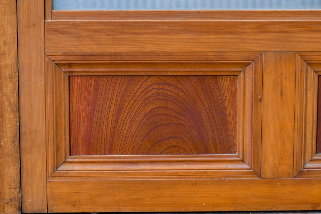 アンティーク建具　昭和初期　腰板欅(ケヤキ)材　裏ガラス付き　細やかな縦格子が美しい格子戸2枚セット　(R-086050)