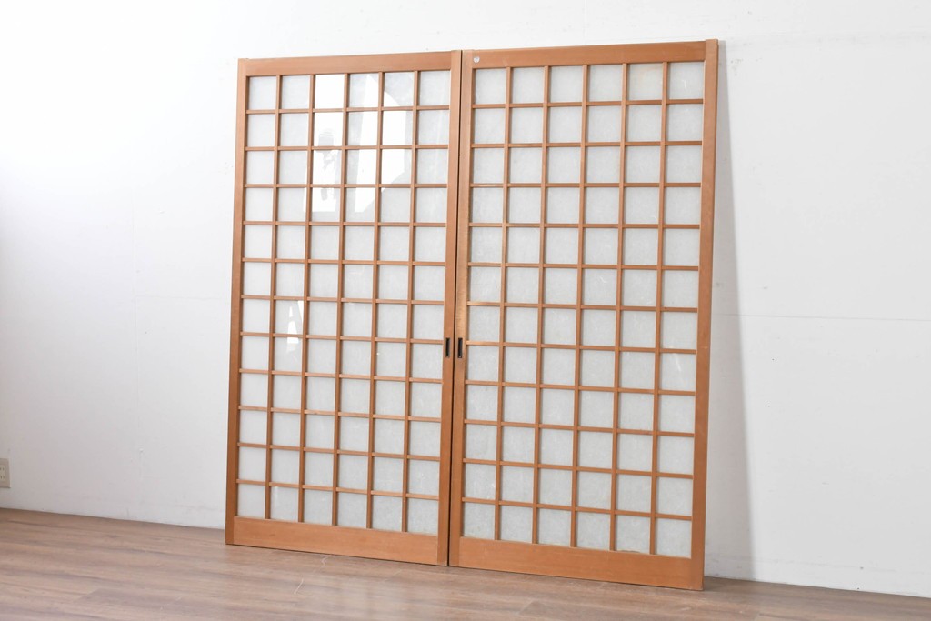 ヴィンテージ建具　昭和後期　端正な狐格子が整然と並ぶアクリル板入り引き戸2枚セット　(R-086051)