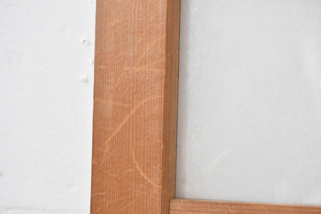 ヴィンテージ建具　昭和後期　端正な狐格子が整然と並ぶアクリル板入り引き戸2枚セット　(R-086051)