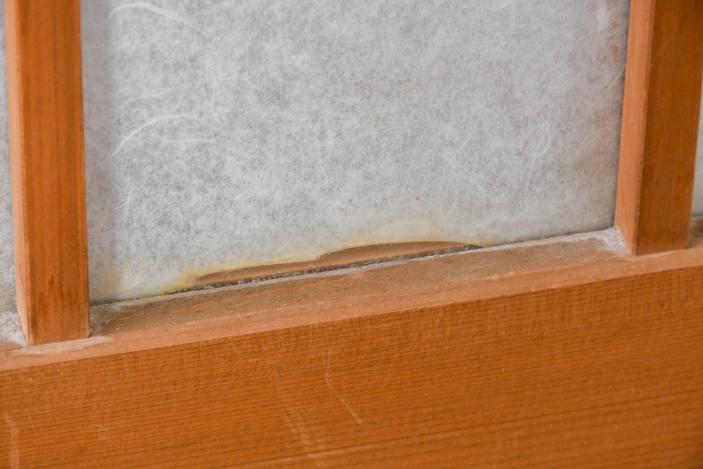 ヴィンテージ建具　昭和後期　端正な狐格子が整然と並ぶアクリル板入り引き戸2枚セット　(R-086051)