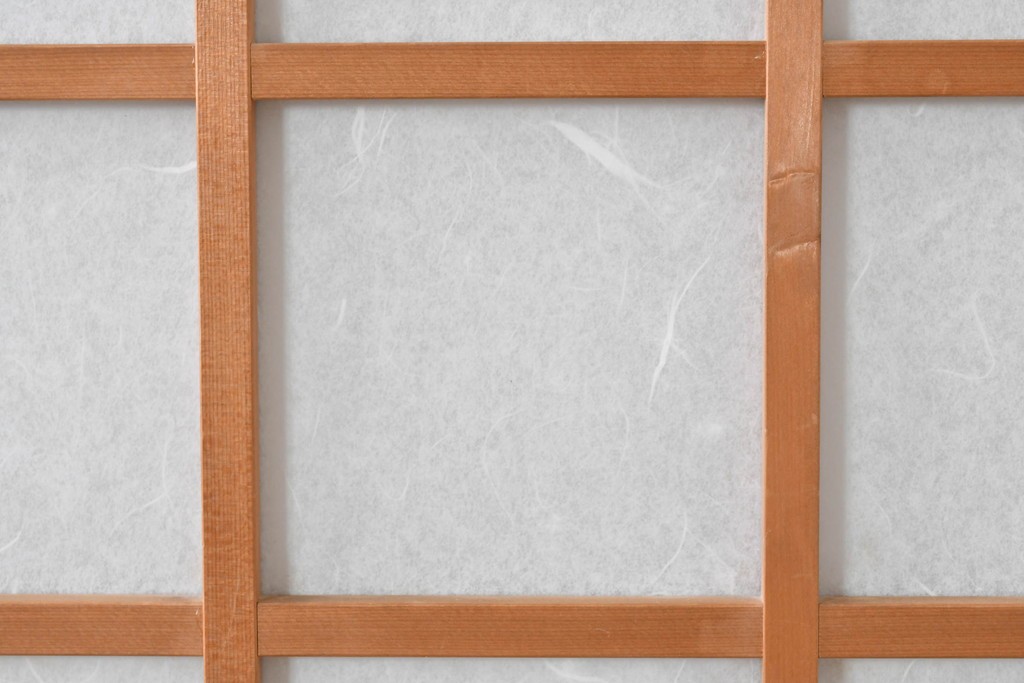 ヴィンテージ建具　昭和後期　端正な狐格子が整然と並ぶアクリル板入り引き戸2枚セット　(R-086051)