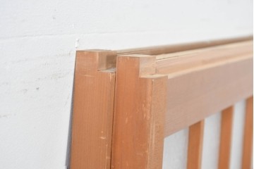 ヴィンテージ建具　昭和後期　端正な狐格子が整然と並ぶアクリル板入り引き戸2枚セット　(R-086051)