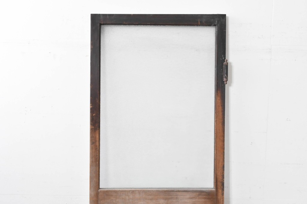 アンティーク建具　昭和初期　風合い豊かな木味が魅力のガラス扉1枚　(R-086053)