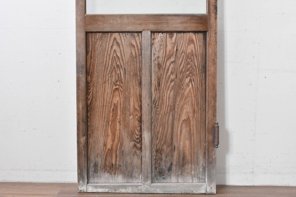 アンティーク建具　昭和初期　風合い豊かな木味が魅力のガラス扉1枚　(R-086053)