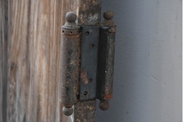 アンティーク建具　昭和初期　風合い豊かな木味が魅力のガラス扉1枚　(R-086053)