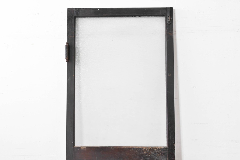 アンティーク建具　昭和初期　風合い豊かな木味が魅力のガラス扉1枚　(R-086053)