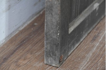 アンティーク建具　昭和初期　風合い豊かな木味が魅力のガラス扉1枚　(R-086053)