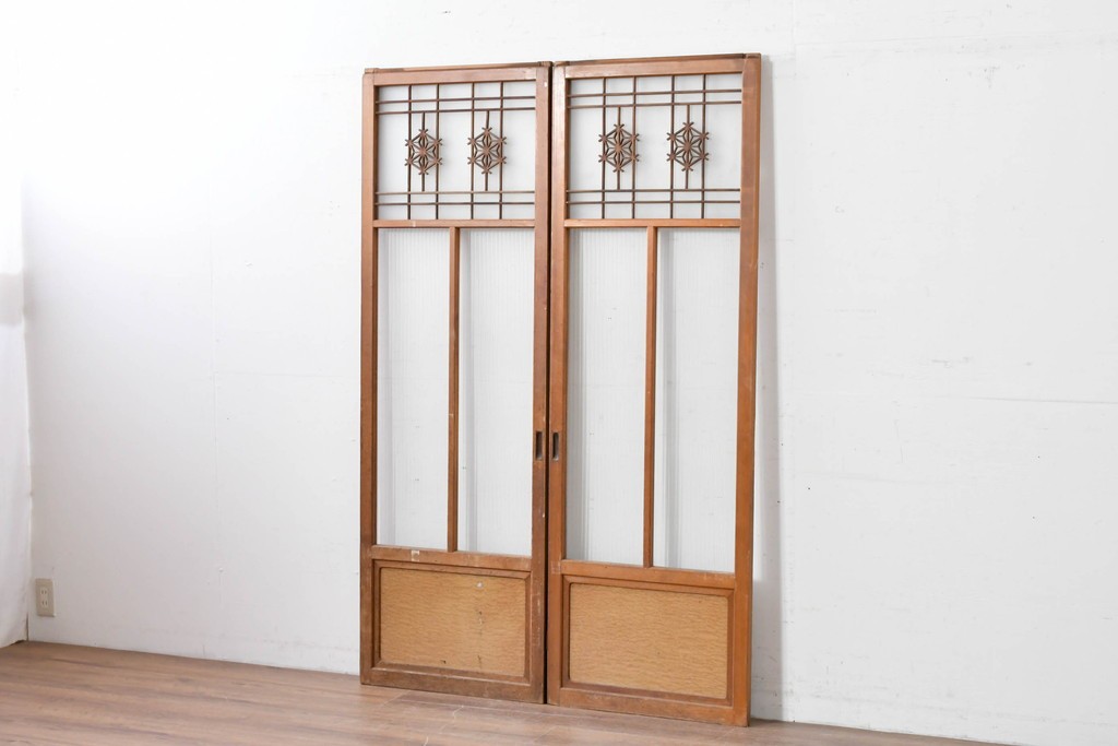 ヴィンテージ建具　昭和中期　組子細工が目を引く幅狭ガラス戸2枚セット　(R-086054)