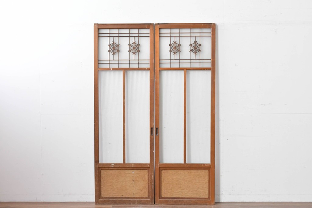 ヴィンテージ建具　昭和中期　組子細工が目を引く幅狭ガラス戸2枚セット　(R-086054)
