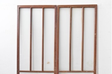 アンティーク建具　昭和初期から中期　すっきりとした素朴なデザインが印象的な幅狭ガラス戸2枚セット　(R-086055)