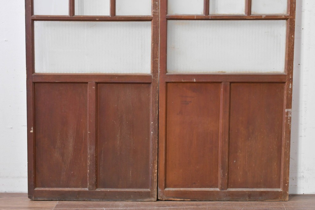 アンティーク建具　昭和初期から中期　すっきりとした素朴なデザインが印象的な幅狭ガラス戸2枚セット　(R-086055)