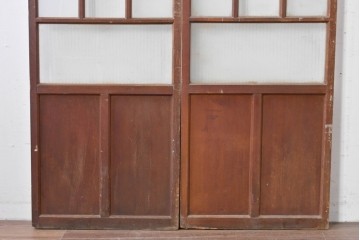 アンティーク建具　昭和初期から中期　すっきりとした素朴なデザインが印象的な幅狭ガラス戸2枚セット　(R-086055)