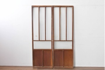 アンティーク建具　昭和初期から中期　すっきりとした素朴なデザインが印象的な幅狭ガラス戸2枚セット　(R-086055)