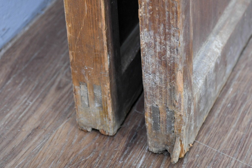 アンティーク建具　昭和初期から中期　すっきりとした素朴なデザインが印象的な幅狭ガラス戸2枚セット　(R-086055)