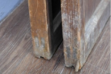 アンティーク建具　昭和初期から中期　すっきりとした素朴なデザインが印象的な幅狭ガラス戸2枚セット　(R-086055)