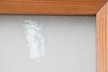 ヴィンテージ建具　昭和中期　腰板欅(ケヤキ)材　欅の風合いが楽しめるガラス戸1枚　(R-086057)