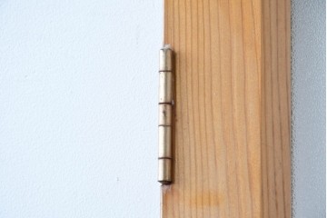 ヴィンテージ建具　昭和中期　腰板欅(ケヤキ)材　欅の風合いが楽しめるガラス扉1枚　(R-086058)