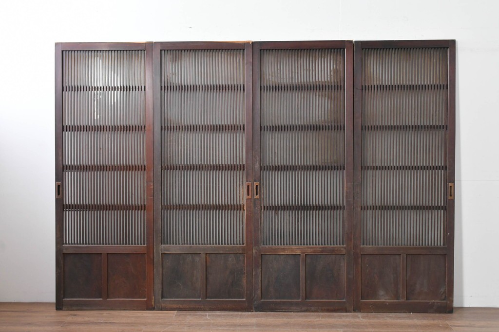 アンティーク建具　昭和初期　背高×幅狭　落ち着いた木味が魅力のガラス入り格子戸4枚セット　(R-086059)