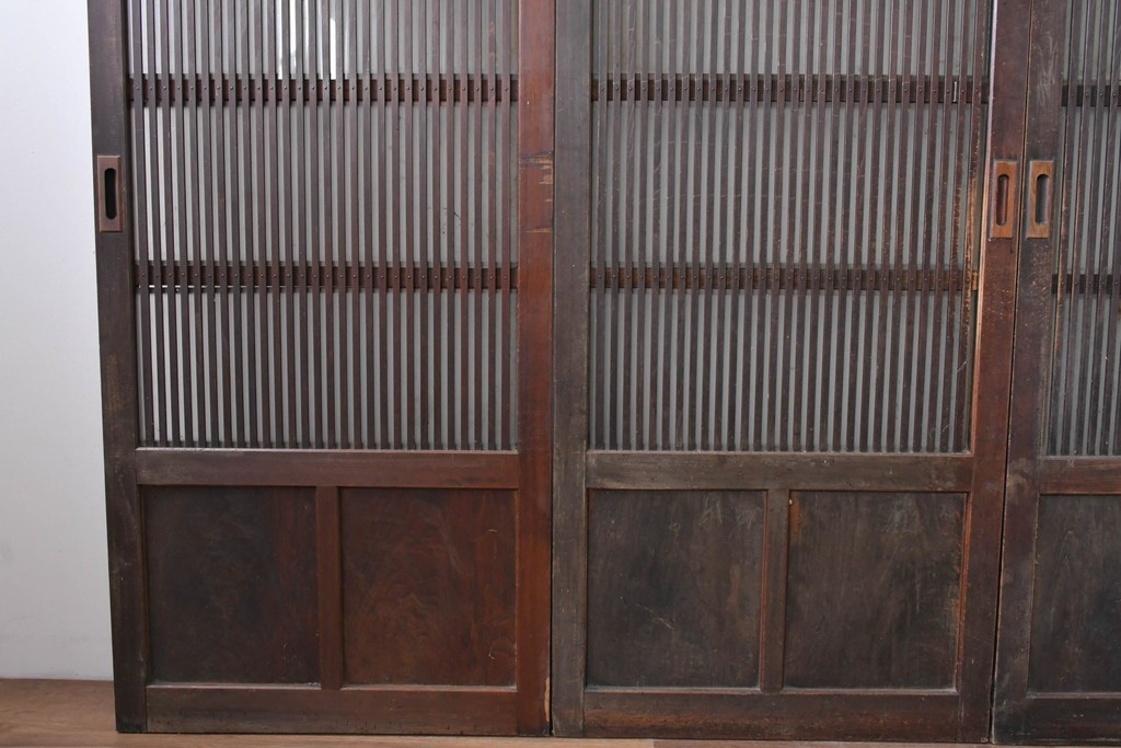 アンティーク建具　昭和初期　背高×幅狭　落ち着いた木味が魅力のガラス入り格子戸4枚セット　(R-086059)