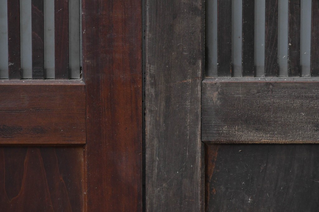 アンティーク建具　昭和初期　背高×幅狭　落ち着いた木味が魅力のガラス入り格子戸4枚セット　(R-086059)