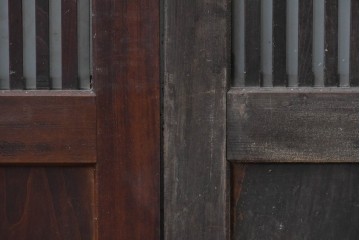 アンティーク建具　昭和初期　背高×幅狭　落ち着いた木味が魅力のガラス入り格子戸4枚セット　(R-086059)