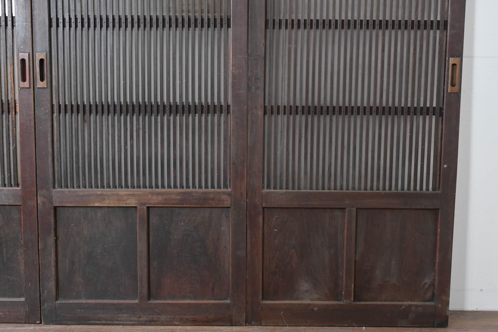 アンティーク建具　昭和初期　背高×幅狭　落ち着いた木味が魅力のガラス入り格子戸4枚セット　(R-086059)