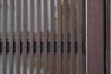 アンティーク建具　昭和初期　背高×幅狭　落ち着いた木味が魅力のガラス入り格子戸4枚セット　(R-086059)