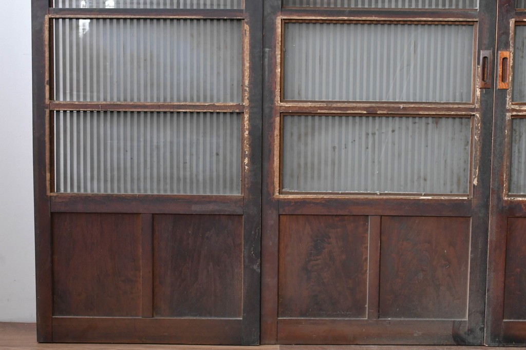 アンティーク建具　昭和初期　背高×幅狭　落ち着いた木味が魅力のガラス入り格子戸4枚セット　(R-086059)