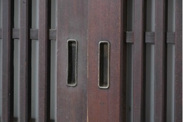 アンティーク建具　大正期　深みのある色味と格子帯が目を引くガラス入り格子帯戸4枚セット　(R-086060)