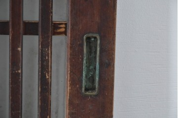 アンティーク建具　大正期　深みのある色味と格子帯が目を引くガラス入り格子帯戸4枚セット　(R-086060)