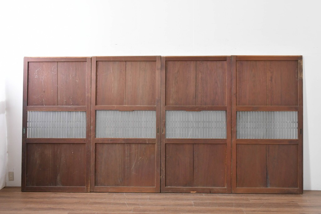 アンティーク建具　大正期　深みのある色味と格子帯が目を引くガラス入り格子帯戸4枚セット　(R-086060)