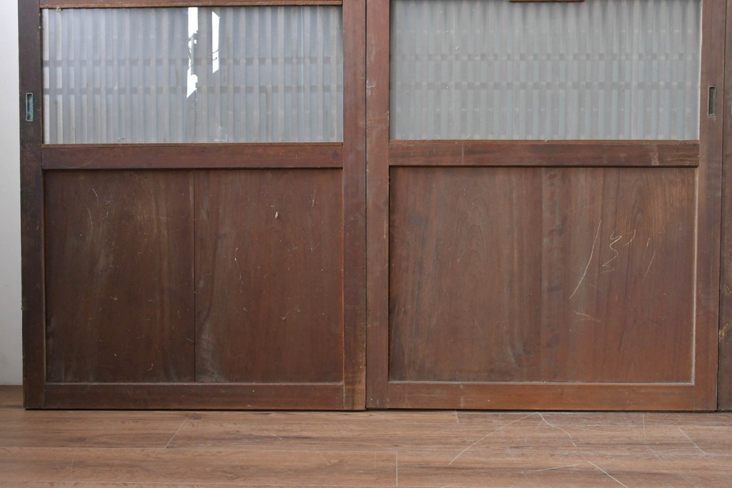アンティーク建具　大正期　深みのある色味と格子帯が目を引くガラス入り格子帯戸4枚セット　(R-086060)