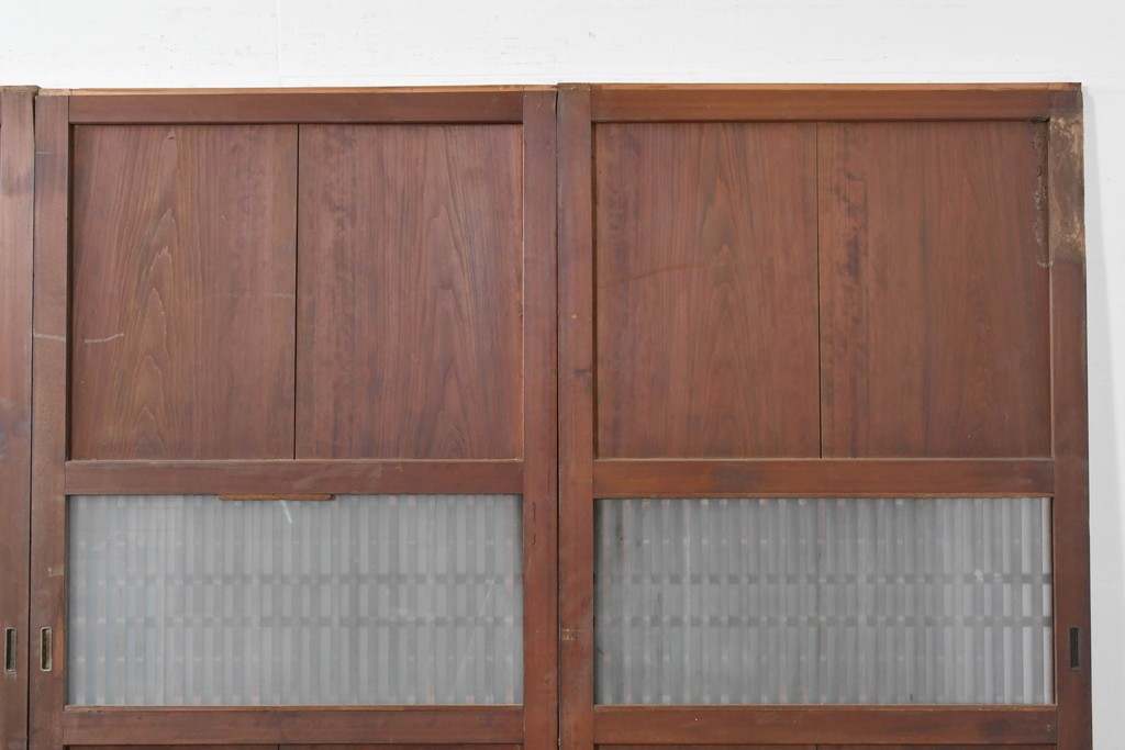アンティーク建具　大正期　深みのある色味と格子帯が目を引くガラス入り格子帯戸4枚セット　(R-086060)