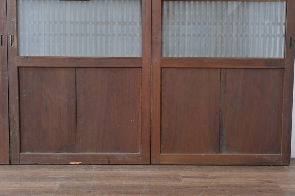 アンティーク建具　大正期　深みのある色味と格子帯が目を引くガラス入り格子帯戸4枚セット　(R-086060)