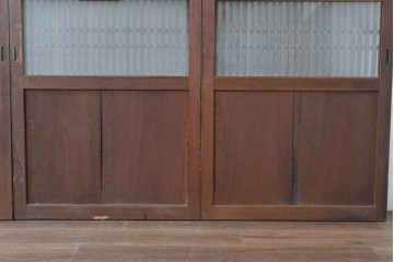 アンティーク建具　大正期　深みのある色味と格子帯が目を引くガラス入り格子帯戸4枚セット　(R-086060)