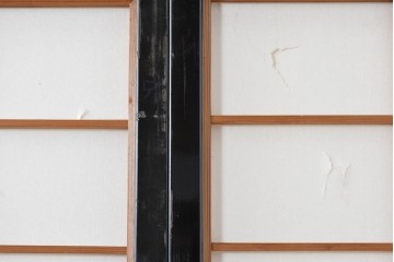 ヴィンテージ建具　昭和中期　高級品‼　腰板黒柿材　枠漆塗り　黒柿材ならではの個性的な杢目が目を引く雪見障子戸4枚セット　(R-086061)