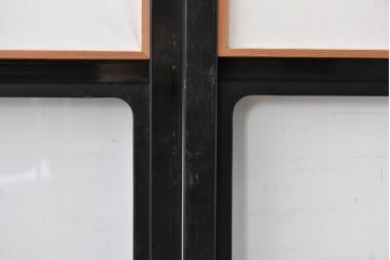 ヴィンテージ建具　昭和中期　高級品‼　腰板黒柿材　枠漆塗り　黒柿材ならではの個性的な杢目が目を引く雪見障子戸4枚セット　(R-086061)