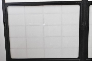 ヴィンテージ建具　昭和中期　高級品‼　腰板黒柿材　枠漆塗り　黒柿材ならではの個性的な杢目が目を引く雪見障子戸4枚セット　(R-086061)