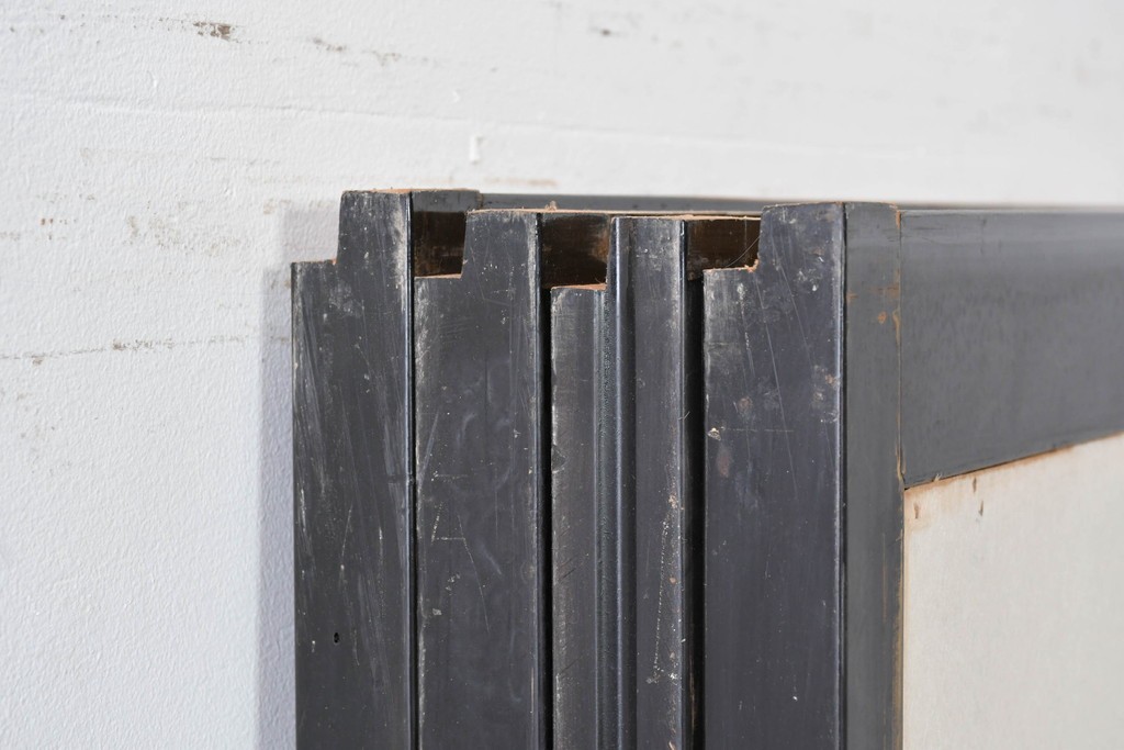 ヴィンテージ建具　昭和中期　高級品‼　腰板黒柿材　枠漆塗り　黒柿材ならではの個性的な杢目が目を引く雪見障子戸4枚セット　(R-086061)