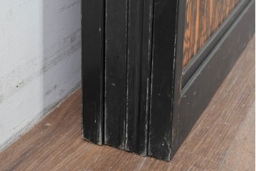 ヴィンテージ建具　昭和中期　高級品‼　腰板黒柿材　枠漆塗り　黒柿材ならではの個性的な杢目が目を引く雪見障子戸4枚セット　(R-086061)