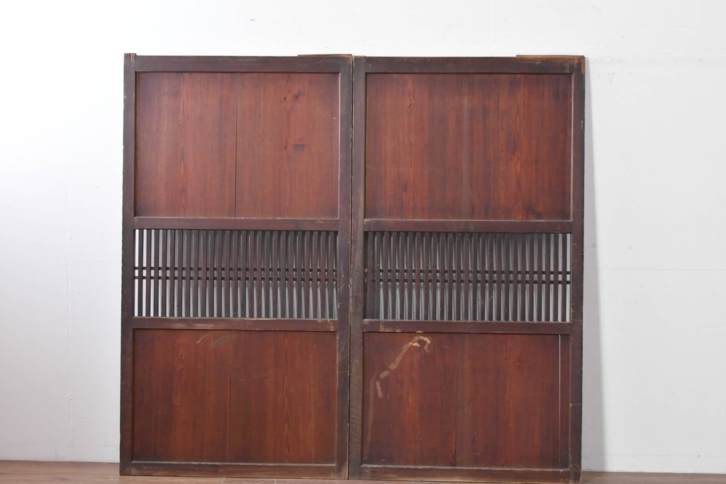 和製アンティーク　明治から大正期　時代を感じる木味と格子が味わい深い格子帯戸2枚セット　(R-086062)