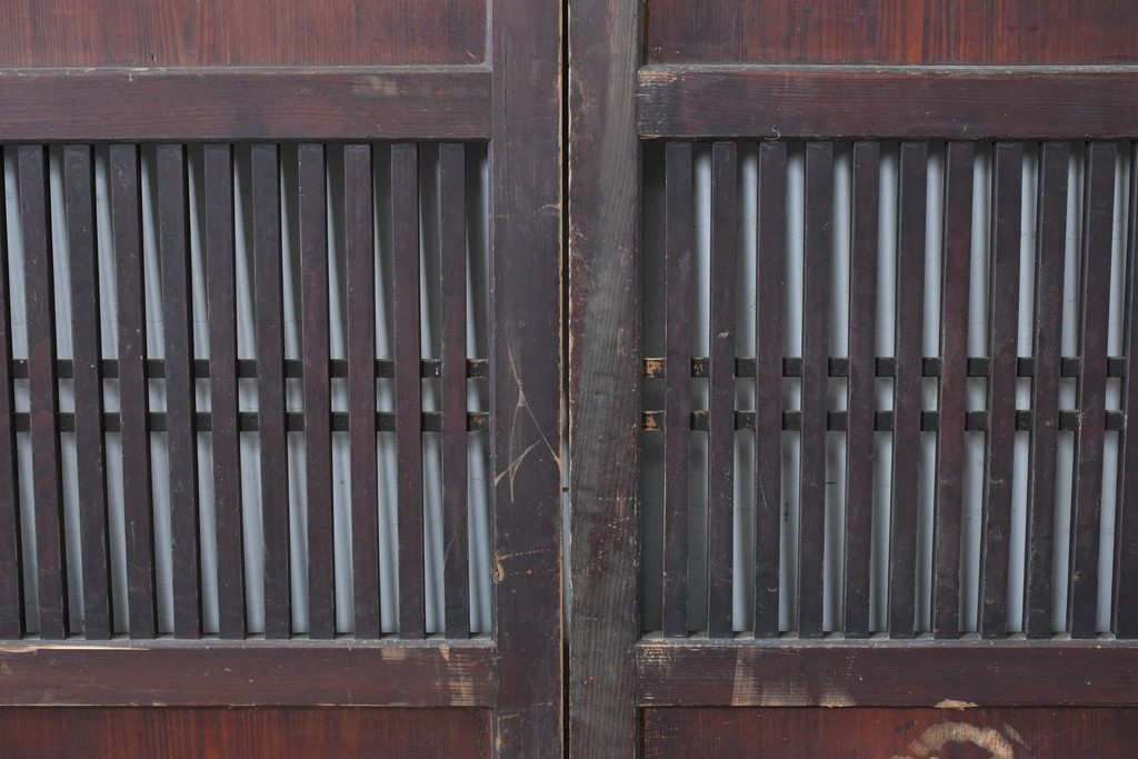 和製アンティーク　明治から大正期　時代を感じる木味と格子が味わい深い格子帯戸2枚セット　(R-086062)