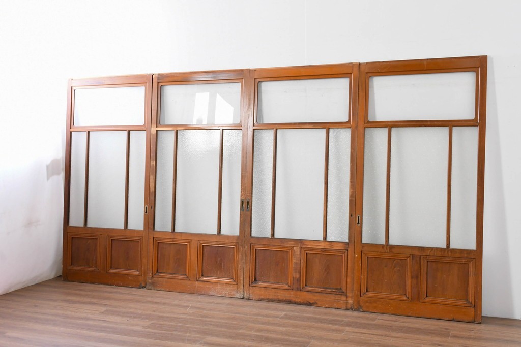 ヴィンテージ建具　昭和中期　レトロなガラス使いが魅力のガラス戸4枚セット　(R-086063)