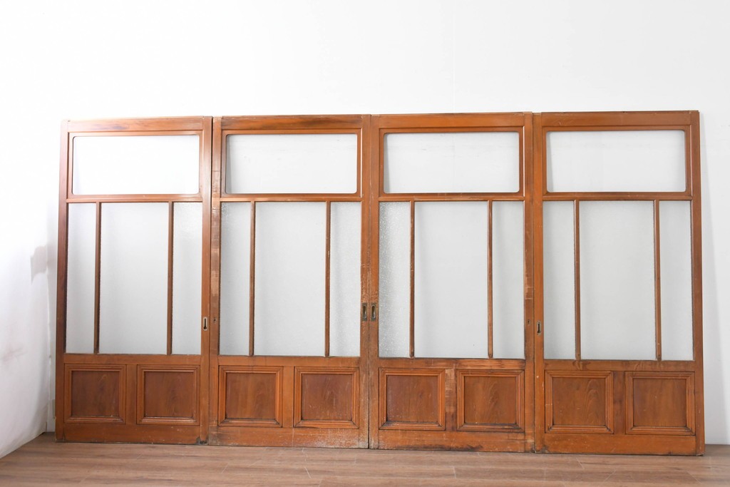 ヴィンテージ建具　昭和中期　レトロなガラス使いが魅力のガラス戸4枚セット　(R-086063)