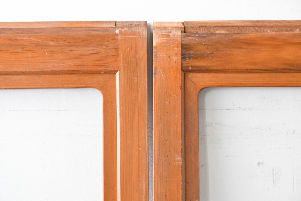 ヴィンテージ建具　昭和中期　レトロなガラス使いが魅力のガラス戸4枚セット　(R-086063)